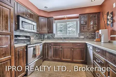 1035 Falgarwood Drive, Oakville, ON L6H 1N7
