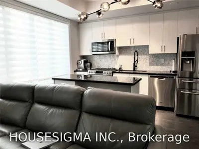 85 Eastwood Park Gardens 22, Toronto W06, ON M8W 0B2
