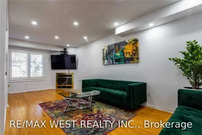 1484 Torrington Drive 68, Mississauga, ON L5V 1Y3