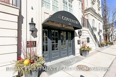 261 Church Street 204, Oakville, ON L6J 1N7
