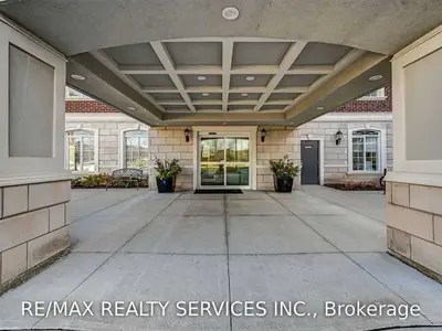 2300 Upper Middle Road W 226, Oakville, ON L6M 0T4