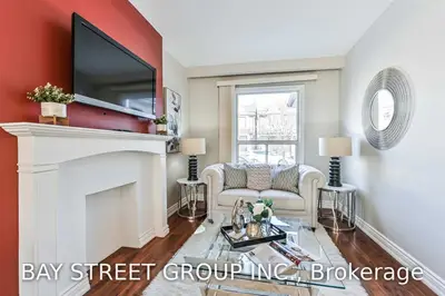 137 Essex Street, Toronto W02, ON M6G 1T6