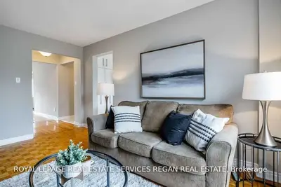2569 Chisholm Avenue, Mississauga, ON L5C 3C1
