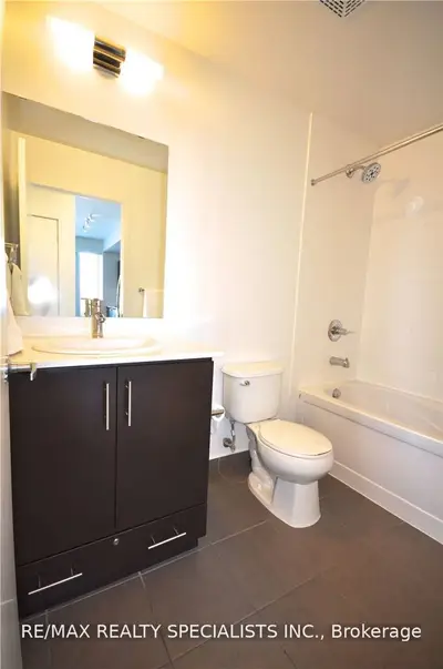 360 Square One Drive 701, Mississauga, ON L5B 0G7