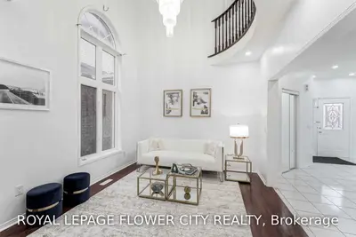 7236 Village Walk, Mississauga, ON L5W 1V8