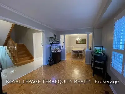 3813 Ridgepoint Way, Mississauga, ON L5N 7T7