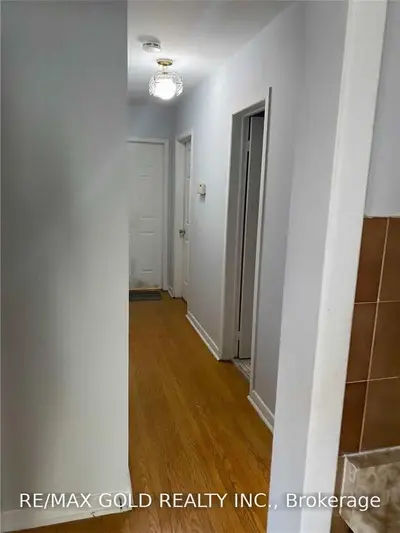 7301 Shallford Road, Mississauga, ON L4T 2P8