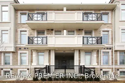 65 Armdale Road 45, Mississauga, ON L4Z 1B1