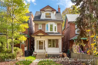 37 Parkway Avenue Main**, Toronto W01, ON M6R 1T6