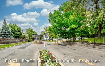 390 Dixon Road 1805, Toronto W09, ON M9R 1T4