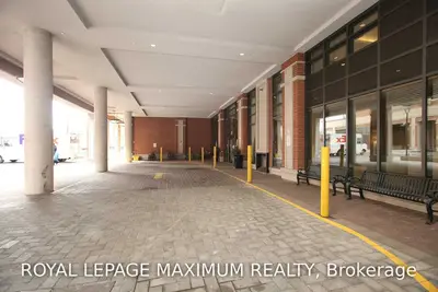 3091 Dufferin Street 625, Toronto W04, ON M6A 2S7