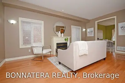 2438 Newcastle Crescent, Oakville, ON L6M 4P9