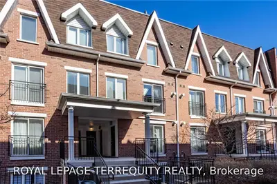 12 Laidlaw Street 813, Toronto W01, ON M6K 1X2