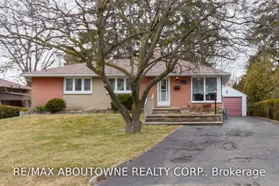 574 Wingrove Crescent, Oakville, ON L6L 4R6