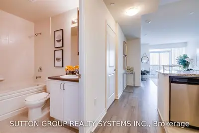 349 Rathburn Road W 2002, Mississauga, ON L5B 0G9