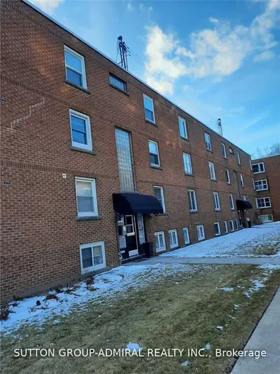 1347 Lakeshore Road 39, Burlington, ON L7S 1B1