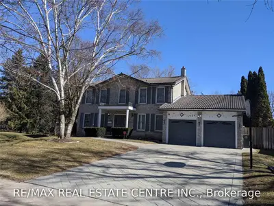 1956 Shannon Drive, Mississauga, ON L5H 3W2