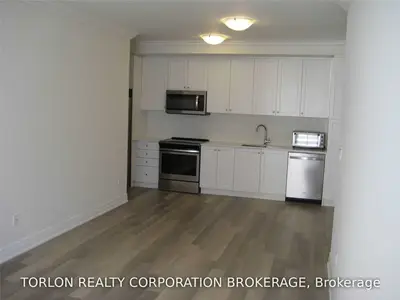657 Cricklewood Drive 522, Mississauga, ON L5E 0B7