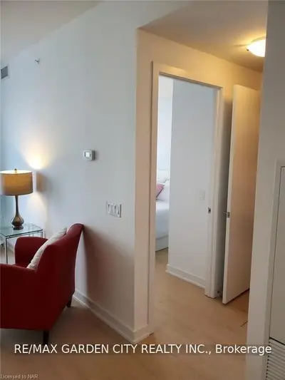 10 Parklawn Road 3705, Toronto W06, ON M8Y 3H8