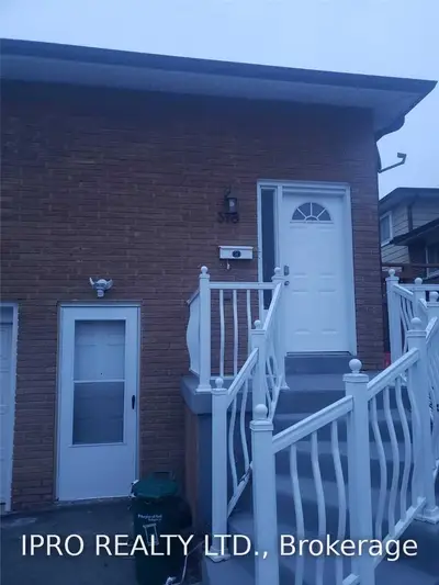 378 Pinemeadow Avenue, Mississauga, ON L5B 2J9