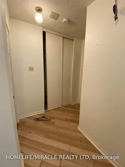 250 Webb Drive #318, Mississauga, ON L5B 3Z4
