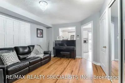 6947 Tassel Crescent, Mississauga, ON L5W 1G9