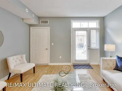 11 Pine Street 14, Toronto W04, ON M9N 0A6