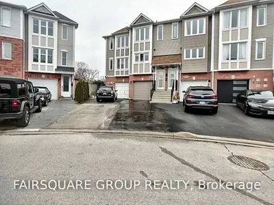 1227 Woodhill Court, Mississauga, ON L5E 3H1
