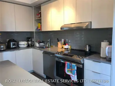 2530 Eglinton Avenue W 113, Mississauga, ON L5M 0Y3