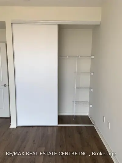 349 Rathburn Road W 2202, Mississauga, ON L5B 0G9