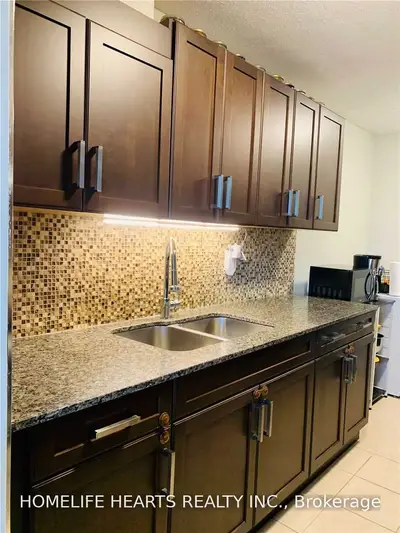 3120 Kirwin Avenue 806, Mississauga, ON L5A 3R2