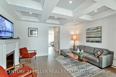 5172 Thornwood Drive, Mississauga, ON L4Z 0C4