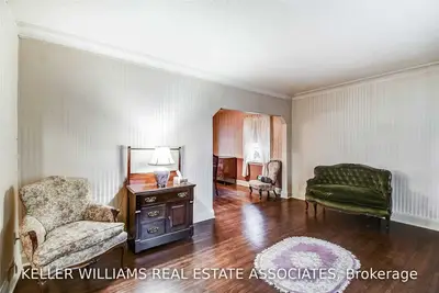 933 THE GREENWAY, Mississauga, ON, L5G 1P7