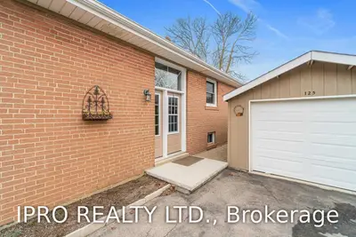 125 Prince Charles Drive, Halton Hills, ON L7G 3V7