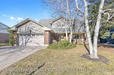 253 McCraney Street W, Oakville, ON L6H 3A9