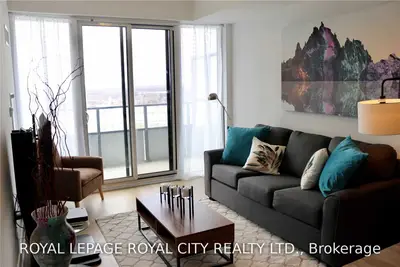 30 Shore Breeze Drive 2422, Toronto W06, ON M8V 0J1