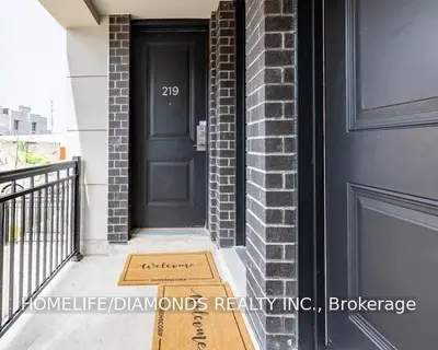 652 Cricklewood Drive 219, Mississauga, ON L5E 0A5