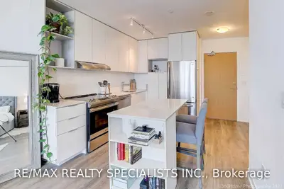 2520 Eglinton Avenue 1415, Mississauga, ON L5M 0Y4