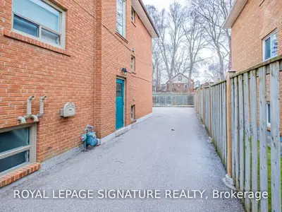 65 Mississauga Road N 1, Mississauga, ON L5H 2H9