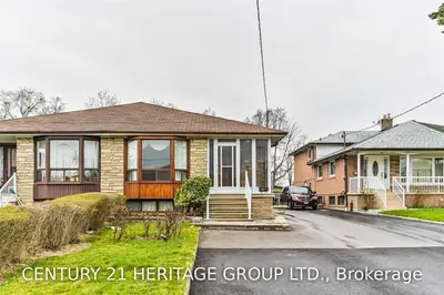 61 Snowood Court, Toronto W05, ON M3N 1E7