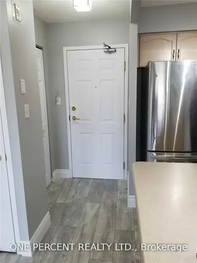 32 Tannery Street 403, Mississauga, ON L5M 6T6
