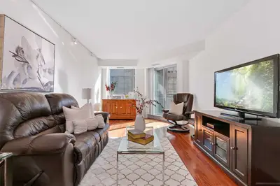 190 Manitoba Street 505, Toronto W06, ON M8Y 3Y8