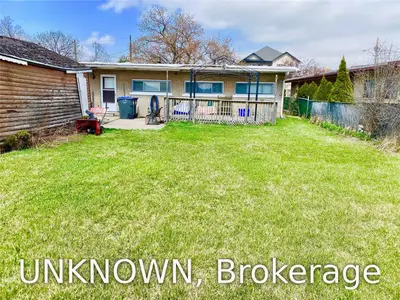 7500 Homeside Gardens, Mississauga, ON L4T 2A7