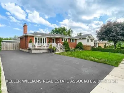 606 Vermouth Avenue, Mississauga, ON L5A 2C2