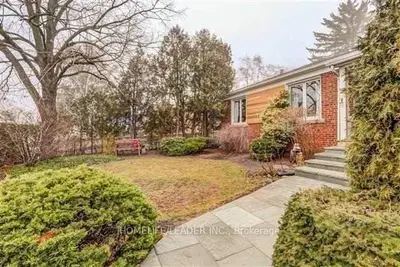 221 Woodale Avenue, Oakville, ON L6K 2N3