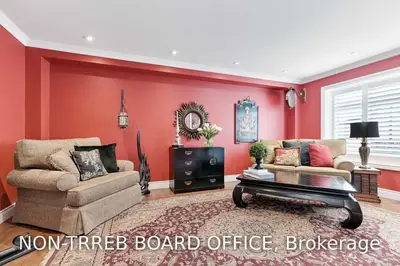 4285 Credit Pointe Drive, Mississauga, ON L5M 3J8