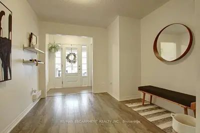 213 Betsy Drive, Oakville, ON L6M 0V1