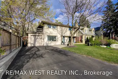 1479 Islington Avenue, Toronto W08, ON M9A 3L4