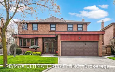 2492 Pollard Drive, Mississauga, ON L5C 3H1