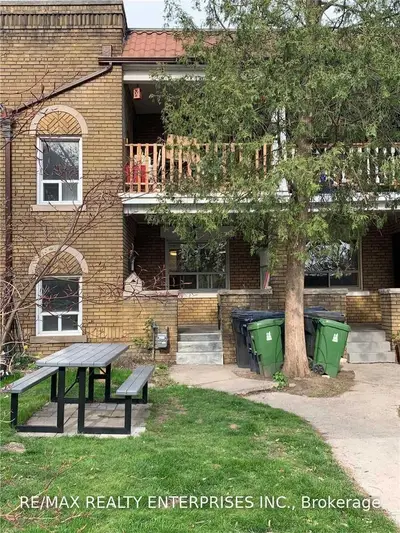 257 High Park Avenue Lower, Toronto W02, ON M6P 2S5